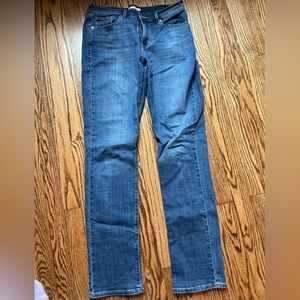 Levi’s Women’s Classic Straight Jeans (US 6)